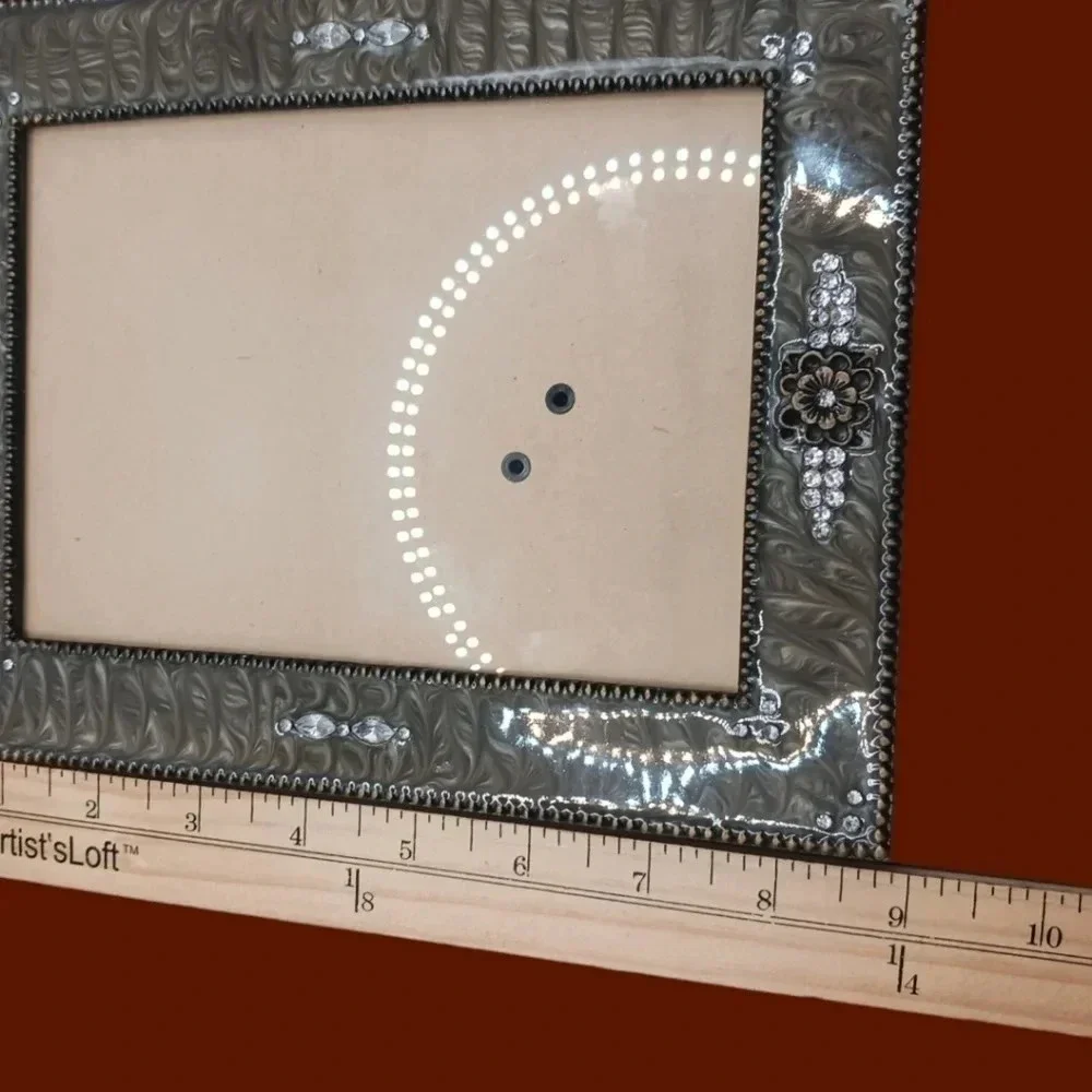 Picture frame with rhinestone